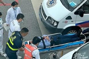 悲剧！阿尔及利亚一名17岁球员在比赛中被严重踢伤，十天后身亡